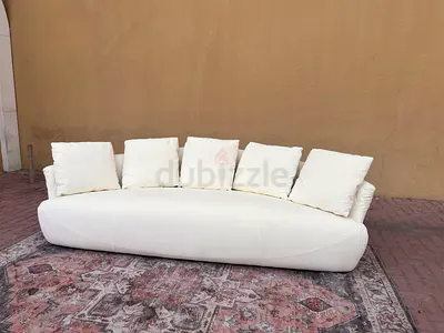 Selling Italian GiorGeti 3_ Seater Sofa Beige Brand new Condition