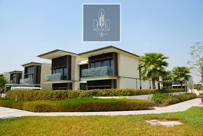 Large Cornner Unit/ Fully Furnished /Immaculately
