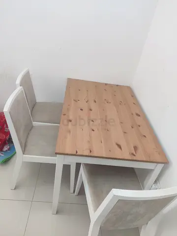 Small wooden dining table with 3 chairs - light pine top, white frame