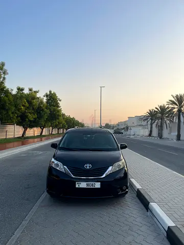 Toyota Sienna XLE 2014 | Full Option | Good Condition