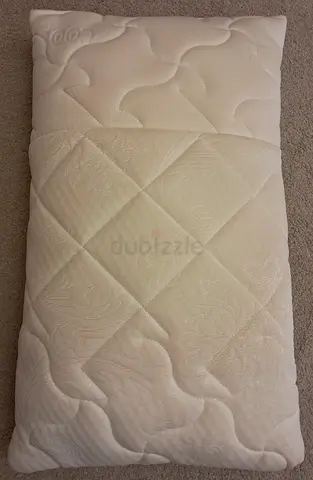 Bed pillow