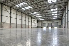 VACANT WAREHOUSE | HIGH CEILING | PRIME CORNER