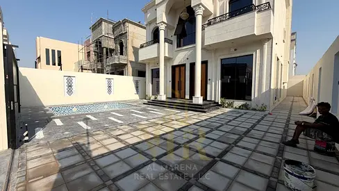 فيلا فاخرة للبيع في الروضة 2 – عجمان | 5,000 قدم² | 5 غرف نوم ماستر | مسبح خاص | طابقين + رووف | قرب شارع الشيخ عمار | 4,000,000 درهم