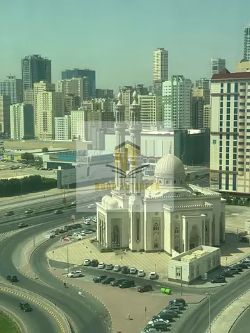 Modern 2BR Apartment with Free Parking in Al Taawun