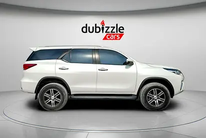 2019 Toyota FORTUNER photo 4