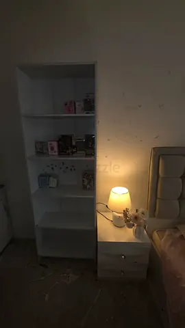 White tall bookshelf / shelving unit - good condition