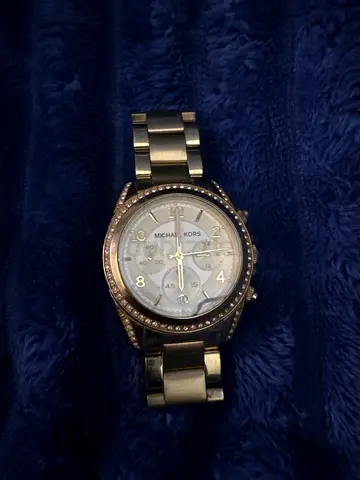 Michael Kors women's stainless steel watch with crystal bezel with small crack on glass