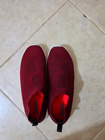 Maroon Slip-On Knit Sneakers - Size 42EUR, 8UK ,9USA