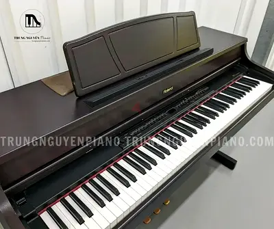 Roland HP7DMH Piano. Japan made. In perfect working. Cash on Free delivery with six months warranty.