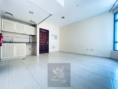 استديو بمساحة كبيرة للإيجار في القاسمية الند تكييف مركزي شهر مجاني
