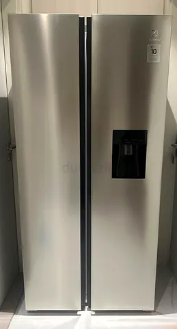 Electrolux side by side With water dispenser