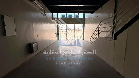 مستودع للإيجار في الصناعية 13 – شارع رئيسي