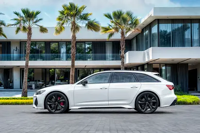 2025 AUDI RS6 照片 2