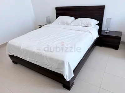 Solid Hardwood queen Bedroom Set - Bed, 2 Nightstands + medical mattress.