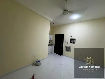 استوديو أول ساكن للإيجار السنوي في العالية بعجمان، بناية سكن عائلي، بلكونة، موقع هادئ ومميز وقريب من شارع محمد بن زايد