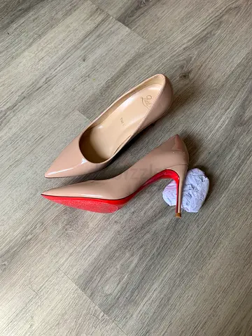 Beige patent leather pointed heels - size 38(Christian Louboutin style)