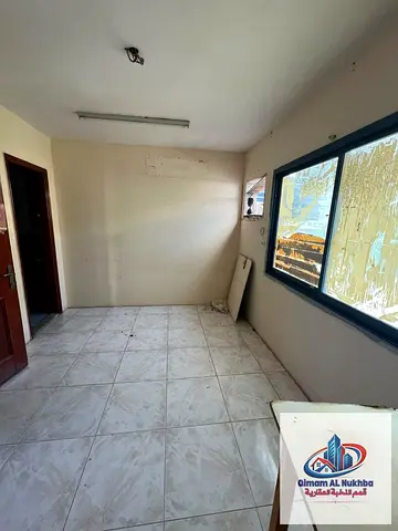 مطبخ منفصل - بلكونة باطلالة مفتوحة - مساحة كبيرة - سغر مميز - تسهيلات بالدفع