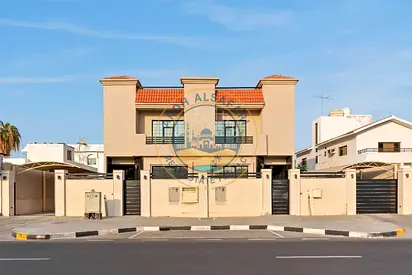 فيلا فاخرة من 5 غرف نوم مع غرفة للخادمة في شارع العزرة الرئيسي بالشارقة