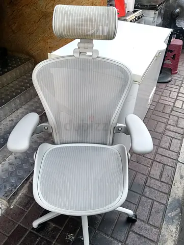 Herman Miller remastered headrest chair.gray color size B