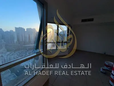 شقة غرفة وصالة للإيجار في المجاز 2 الشارقة شارع الوحدة، صالة منفصلة وموزع، تكييف مجاني على المالك، دفع 4 دفعات وتأمين 3,000 درهم