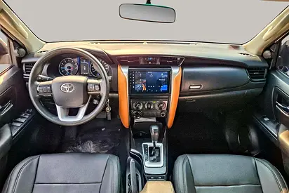 2019 Toyota FORTUNER photo 9