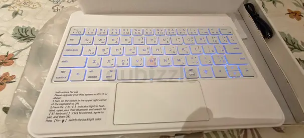 Ipad 11 inches White Bluetooth Keyboard with Trackpad and Backlight - Unused