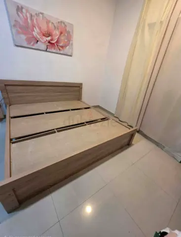 King size 180x200 wooden bed frame in light oak WITHOUT MATRESS - good condition