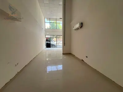 محل تجاري اول استخدام مع ميزان يصلح لجميع الانشطه التجاريه بنايه جديده موقع خدمي