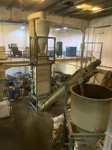 Plastic recycling washing line with waste treatment