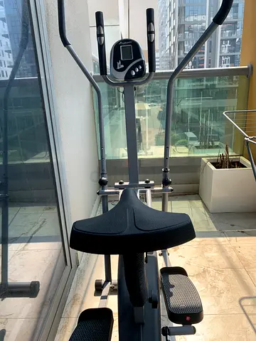 Compact elliptical/stepper machine in good condition