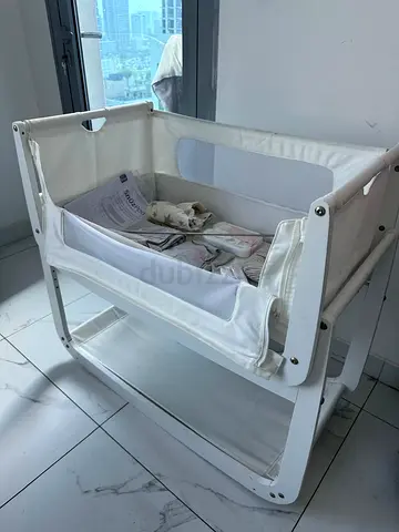 snuzpod White bedside bassinet / cradle in good condition with mattress barely used