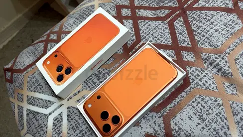 Apple iPhone 17 pro Max - Orange 256 gb full neet and clean no secrach anything look like full brand
