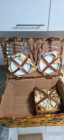 4-Person Wicker Picnic Basket Set