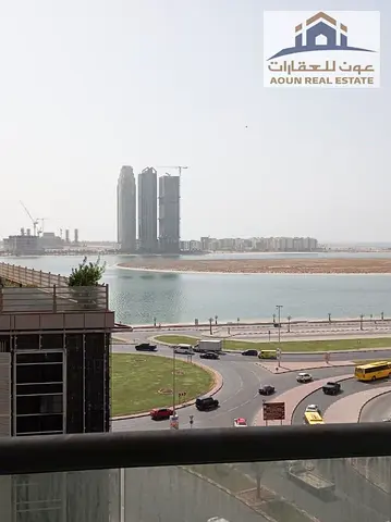 طابق كامل / يصلح مركز طبي / اطلاله بحريه / متقسم جاهز / التعاون / الشارقه