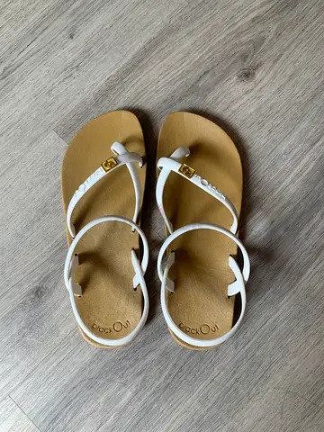 White women's flat thong sandals - size 38