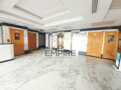 Spacuous studio Maintenance free open view 10 days free with seperate kitchen and bath easy exit to