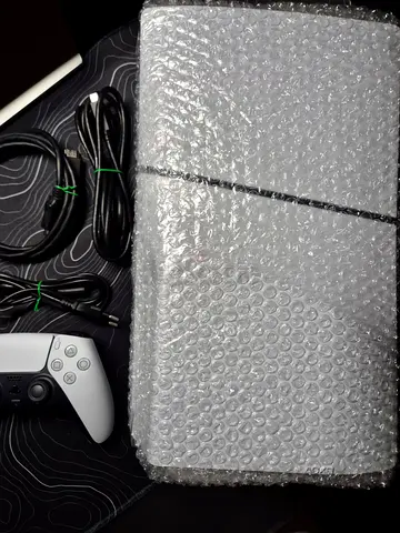 Ps5 slim disc edition with 1  controller tdra🇦🇪 edition used ones only