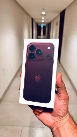 Sealed Apple iPhone (Brand New in Box) - 18 pro burgundy 256 TDRA