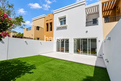 Upgraded | 2 Bed + Study & Maids | Quiet Location