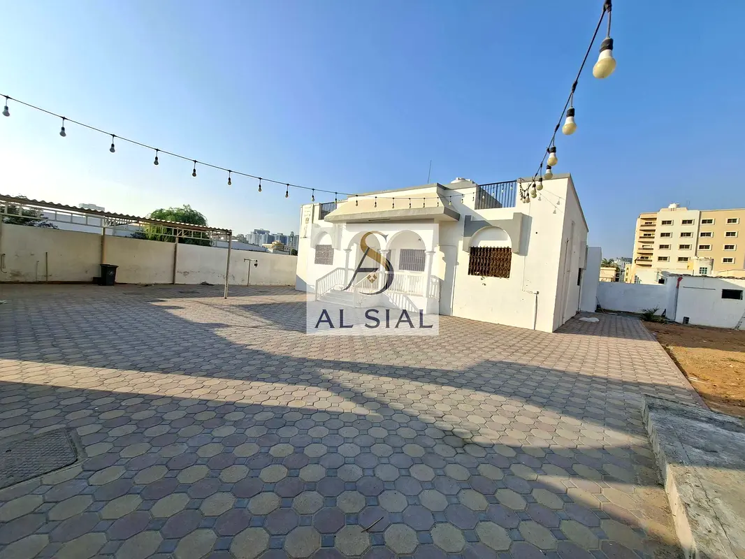 Spacious! 5 Bedroom hall villa maid room inside parking central gass al ghafiya sharjah