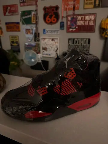 Used Jordan 4 Red Thunder Size 9.5 US - Good Condition