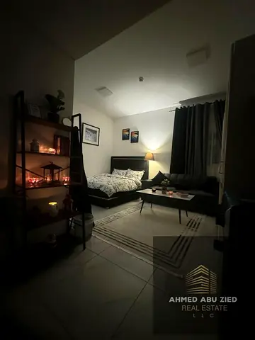Furnished studio in Al Nuaimiya, behind Al Ain Hotel. Clean, high-quality furnishings and central air conditioning. Close to all amenities and the Dub
