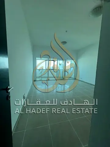 غرفتين وصالة | غرفة خادمة | خزائن بالحوائط | 2 جيم نسائي ورجالي | 2 مسبح نسائي ورجالي | ملعب تنس | ممشى للأطفال | باركن مجاني