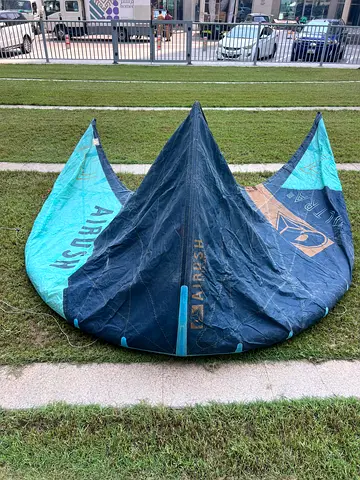 Used Airush ultra 7m kiteboarding kite - good condition, single strut