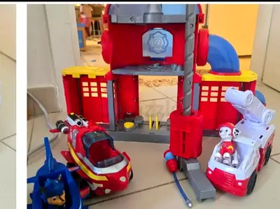 PAW PATROL FIRE STATION SET CAR AND FIGURES