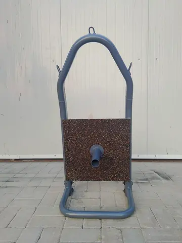 Freestanding wall-mounted kicking/punch target station