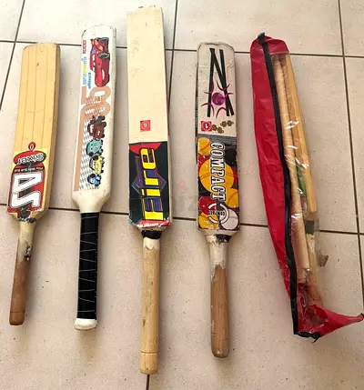 Set of 5 Used Junior Cricket Bats with Stumps