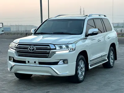 Toyota Land Cruiser VXR 2016 5.7L V8 GCC first owner sunroof super clean car