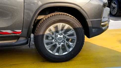 2026 Toyota FORTUNER 缩略图 4
