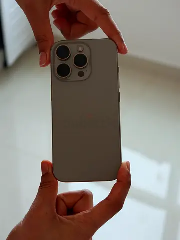 Iphone 16 pro with airpods